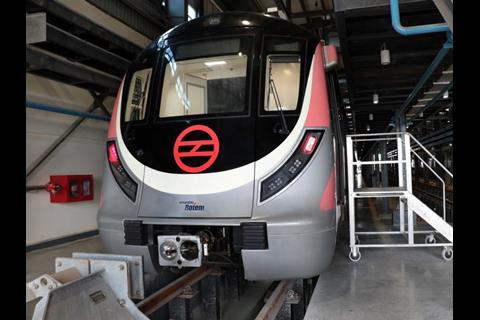 tn_in-delhi_metro_line_7_train_1.jpg